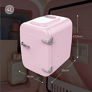 Nevera para maquillaje de color rosa con una capacidad de 4 litros  y con unas dimensiones nmuy ajustadas para poder tenerlaen tu sitio favorito: 19 cm de ancho, 25,5 cm de altura y 25 cm de profundidad.